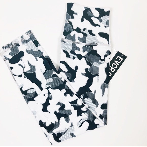 NWT EVCR B/W Camo Print 22" Crop Leggings Black Gray XSmall - Picture 2 of 8